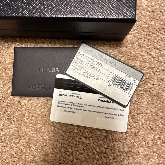 Prada City Calf wallet! Authentic! New in box! - Picture 5 of 13